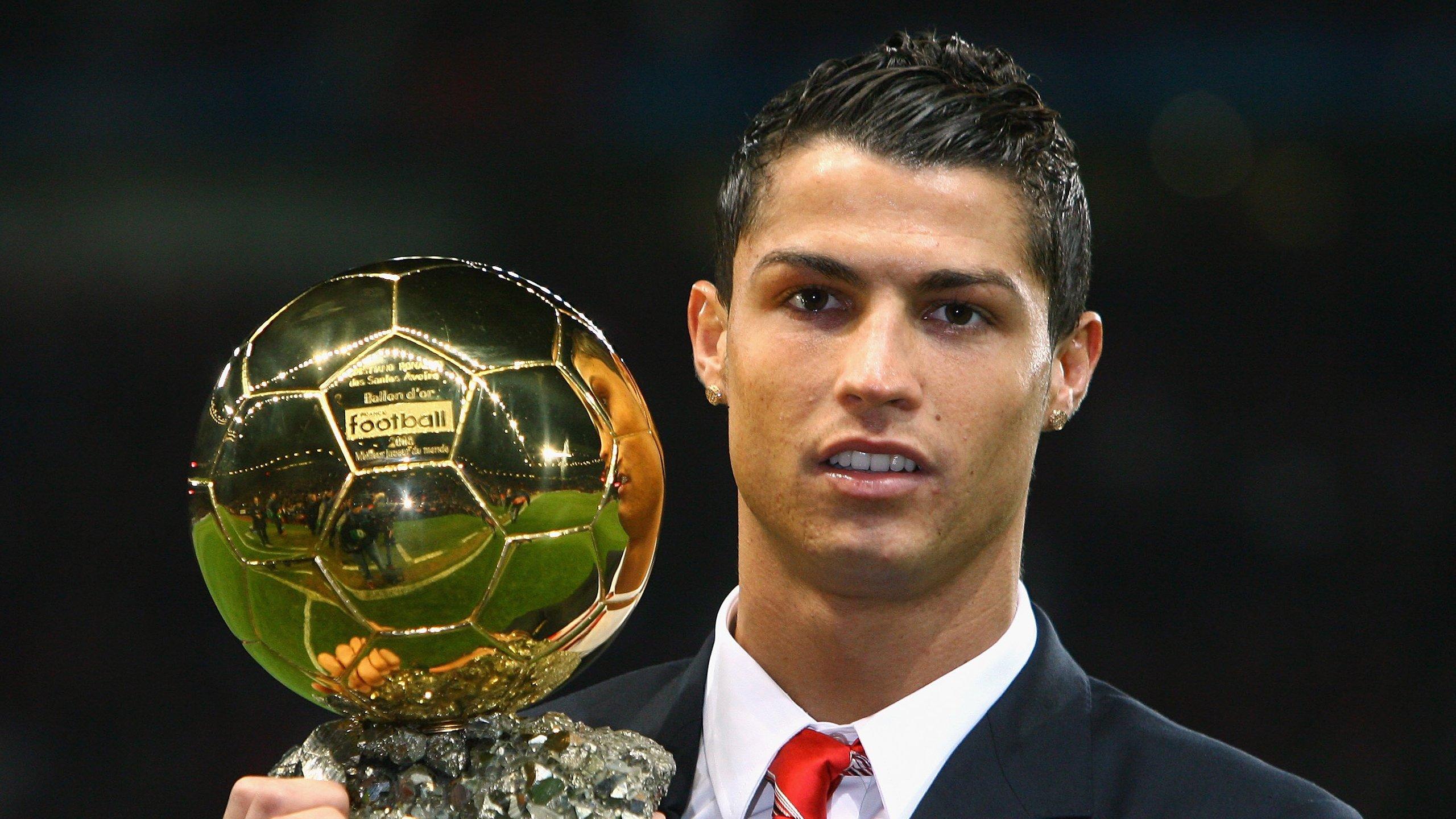 梅西第八次捧起金球奖 刷新历史纪录再创辉煌【熊猫体育平台】