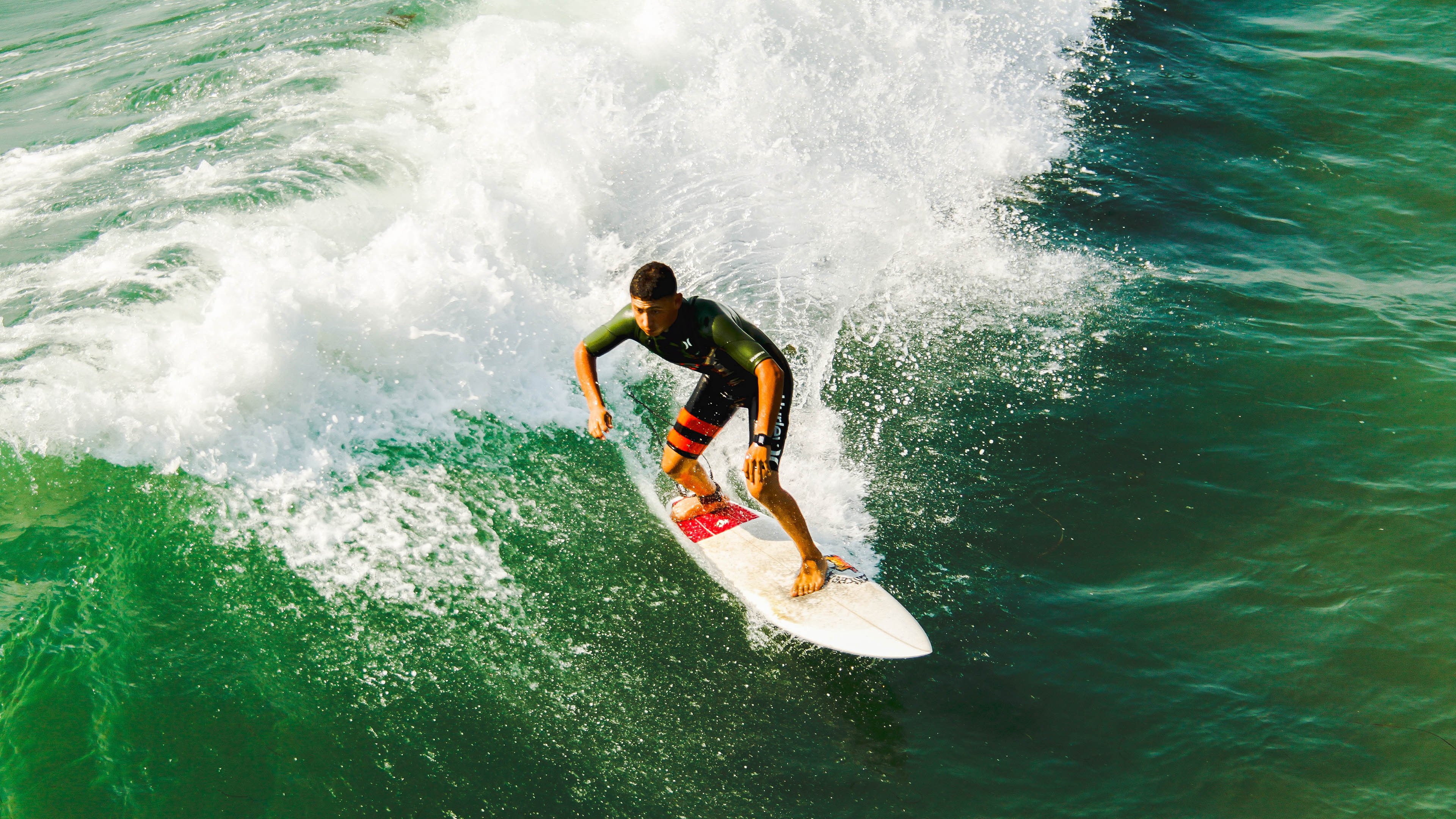 中国游泳队巴黎奥运备战冲刺 新星崛起老将坚守